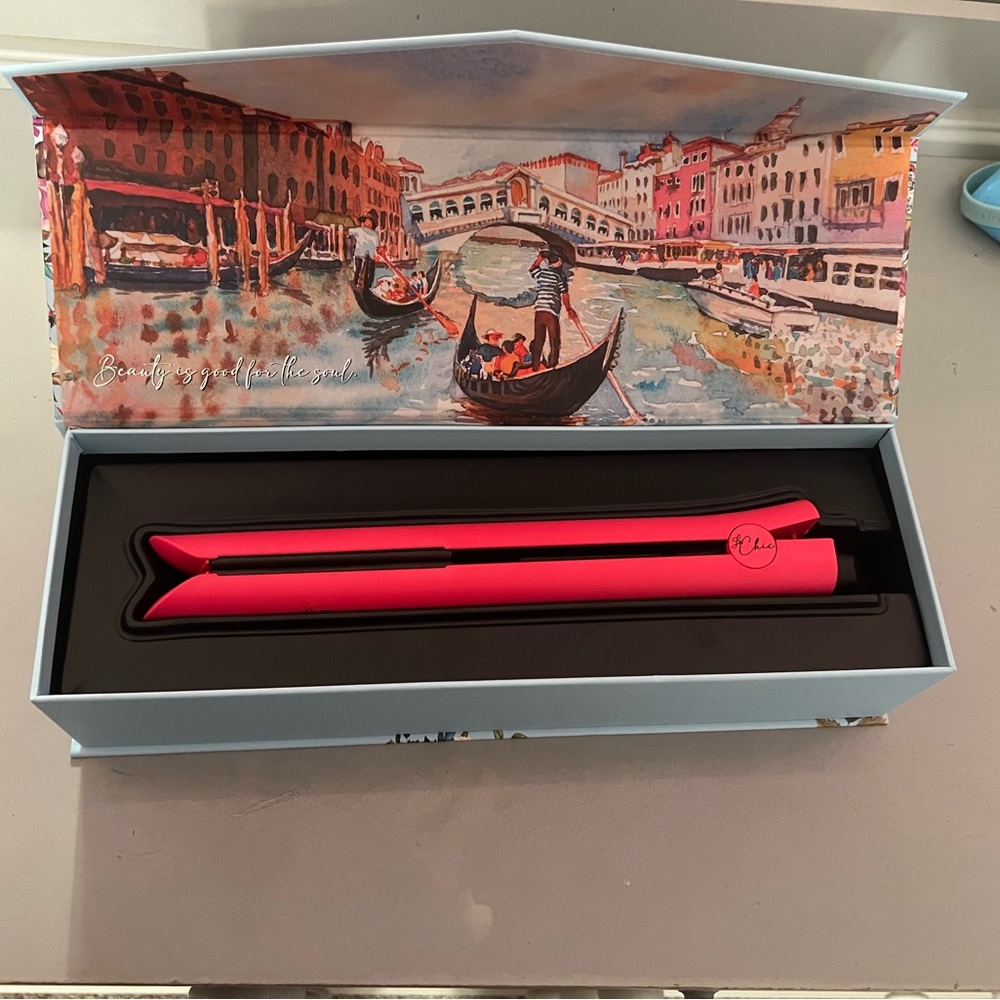 Le Chic Ionik Ceramic Flat Iron.